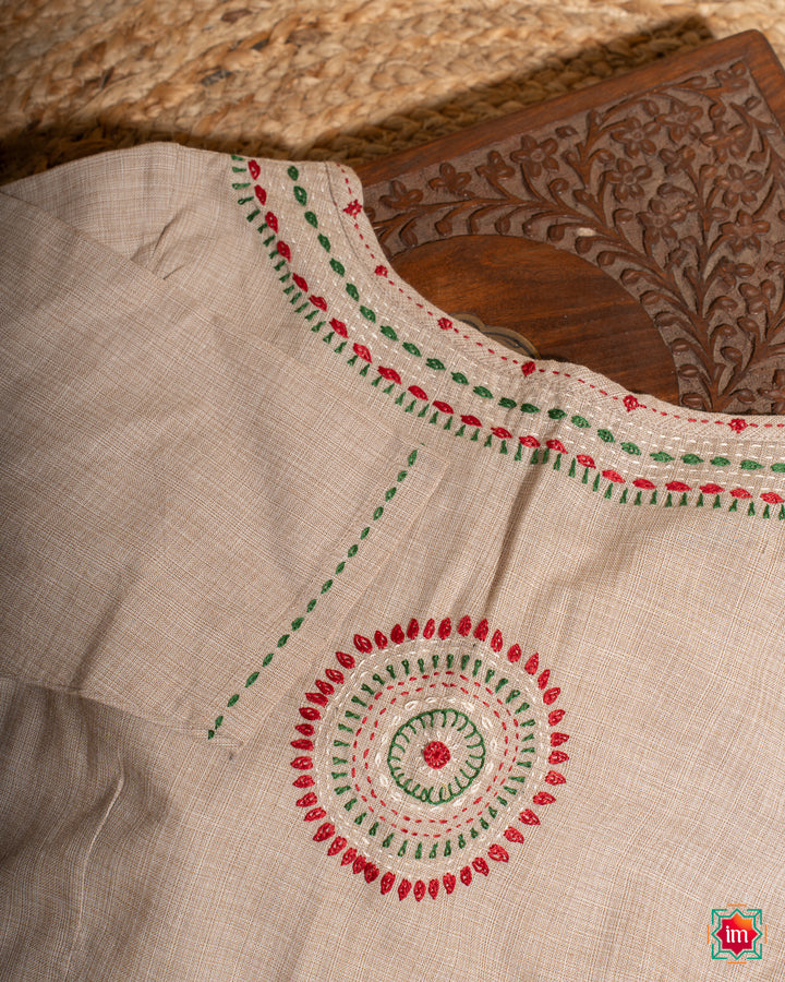 Elegant back side off-white embroidery blouse which would suit any silk saree is kept upon a mat and a wooden designer box.