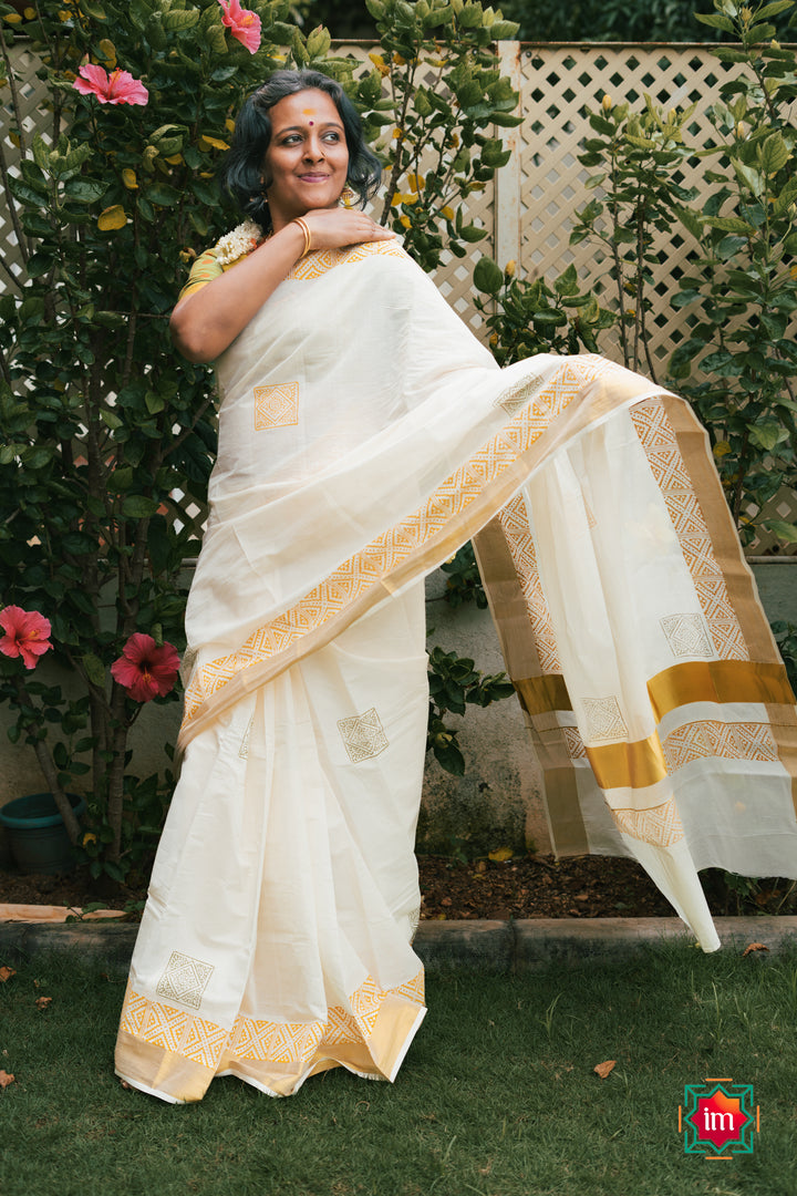 White-Onam-Kasavu-Geometric-Motif-Jugalbandhi-Saree-Kalikalam-1-The-Indian-motif