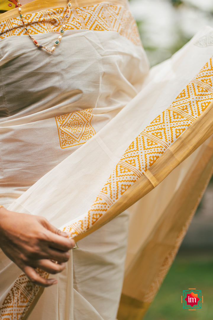 White-Onam-Kasavu-Geometric-Motif-Jugalbandhi-Saree-Kalikalam-2-The-Indian-motif