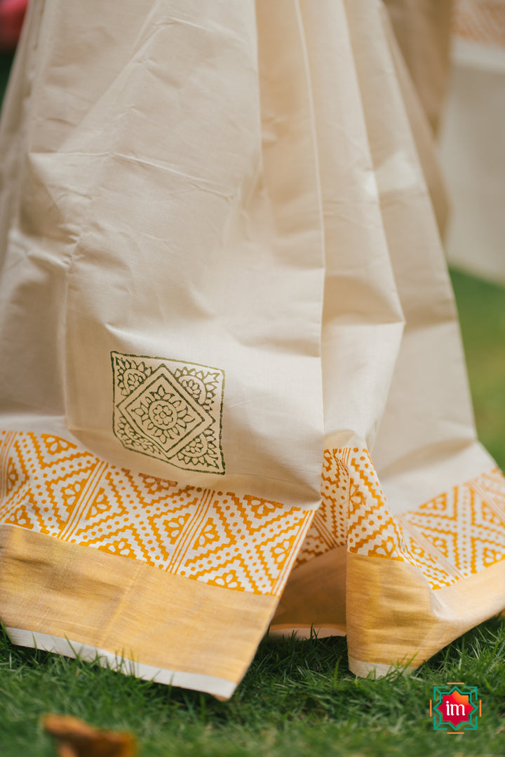 White-Onam-Kasavu-Geometric-Motif-Jugalbandhi-Saree-Kalikalam-3-The-Indian-motif