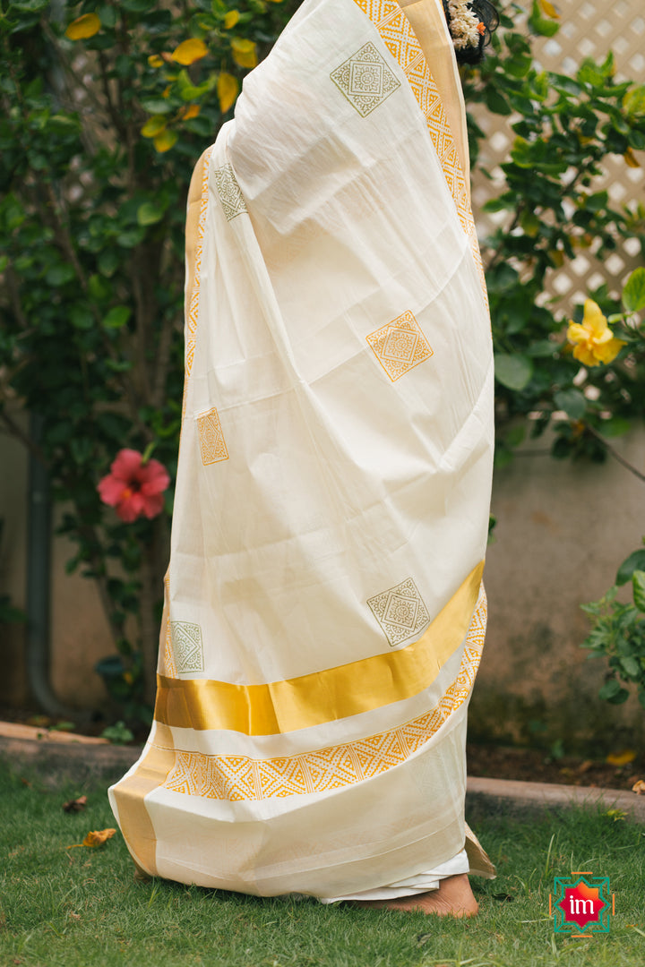 White-Onam-Kasavu-Geometric-Motif-Jugalbandhi-Saree-Kalikalam-4-The-Indian-motif