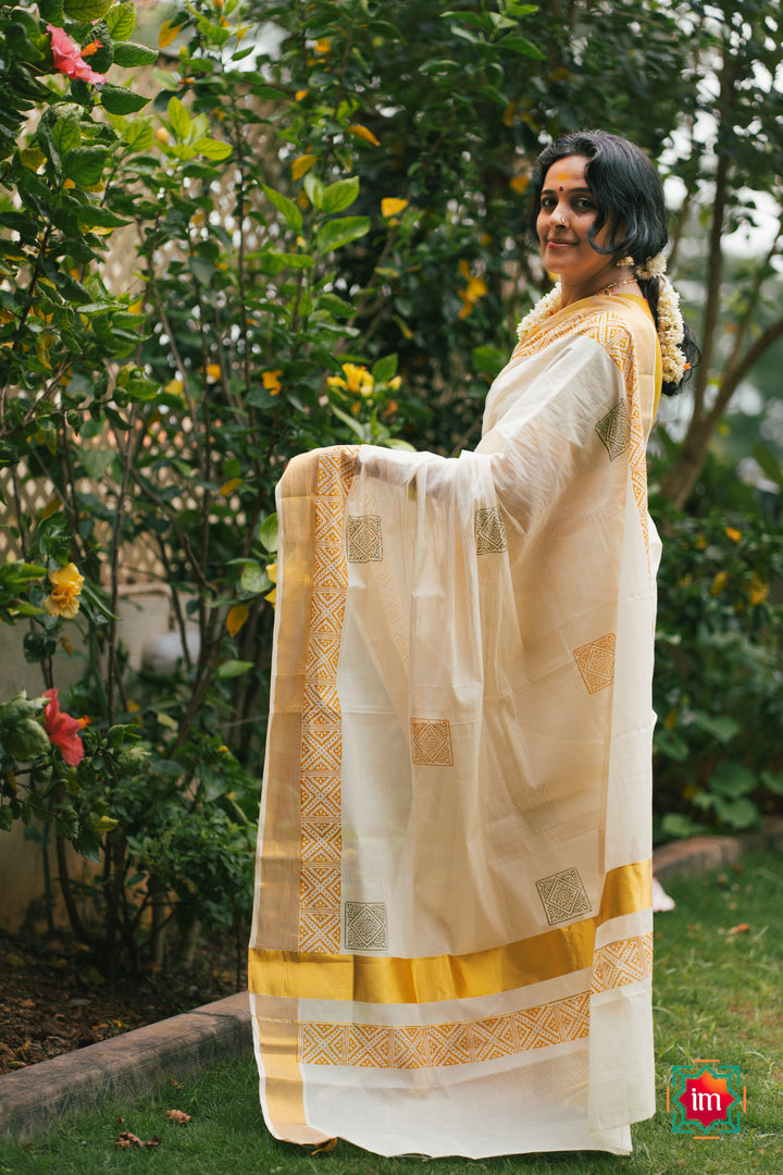 White-Onam-Kasavu-Geometric-Motif-Jugalbandhi-Saree-Kalikalam-5-The-Indian-motif