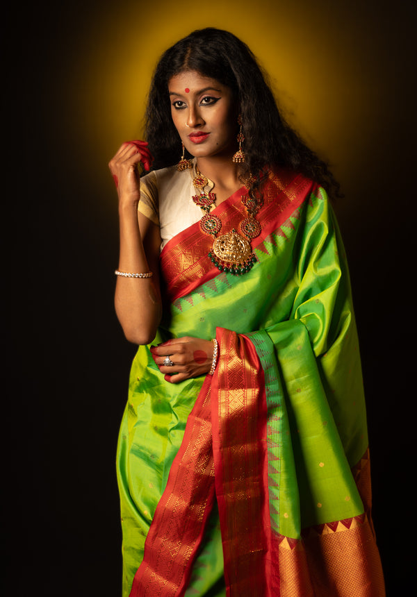 Green Gadwal Silk Saree Kanakavalli