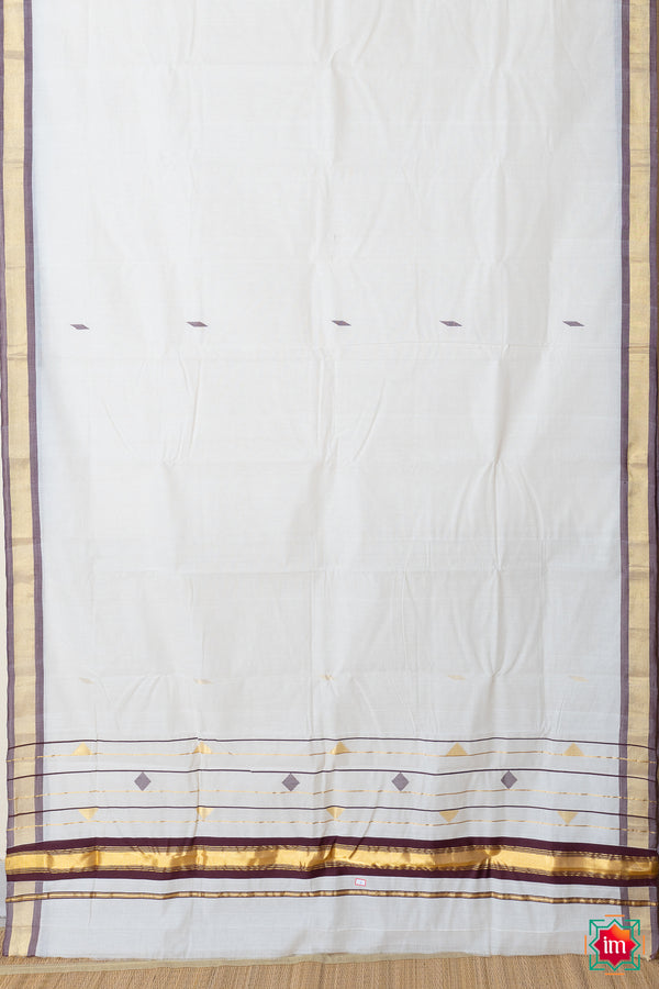 White Kasavu Handloom Cotton Saree Chakkarakutty