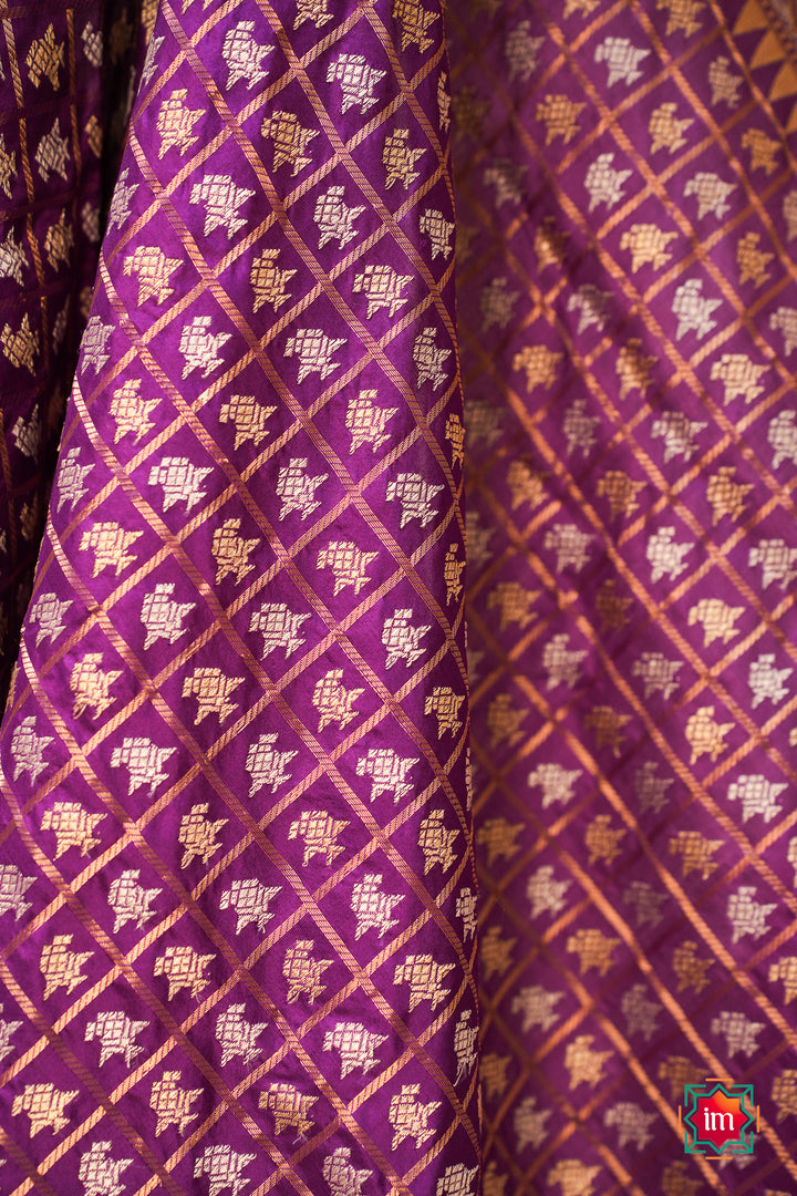Purple-Banarasi-Handloom-Vintage-Antique-Zari-Saree-16-The-Indian-Motif