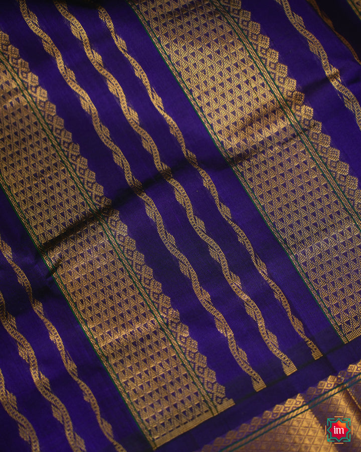 Beautiful Cream Kanchi Silk Cotton Saree best handloom cotton sarees for women, where in the detailed saree print is displayed.