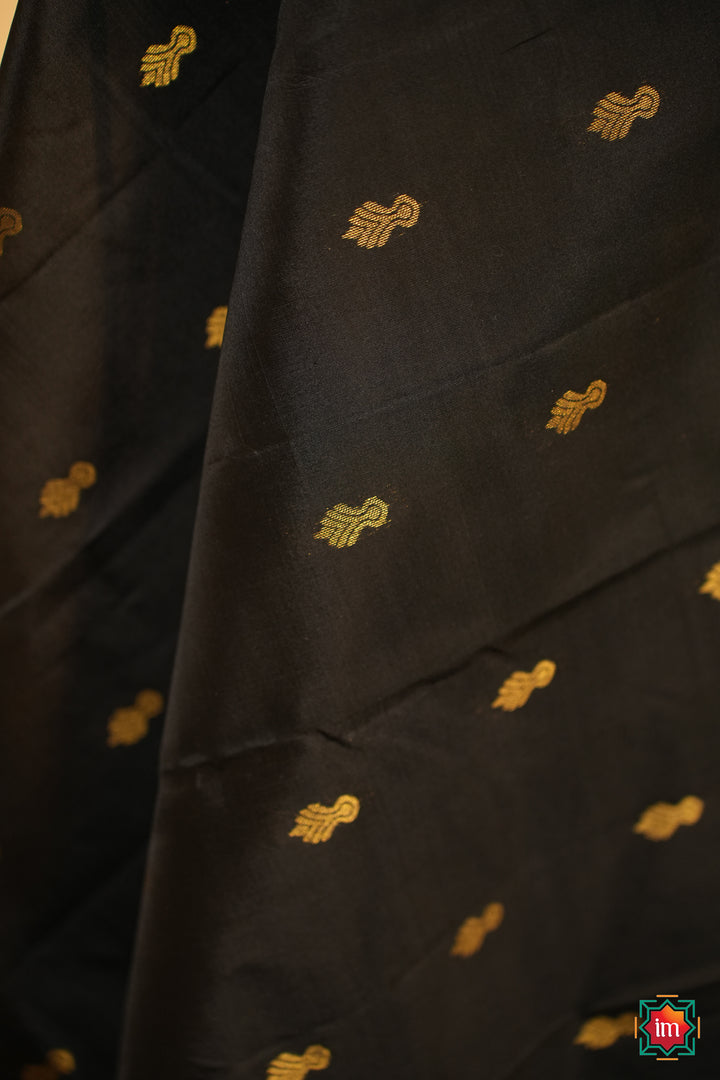 Black-and-Green-Kanjivaram-Handloom-Saree-Anagha-2-The-Indian-Motif