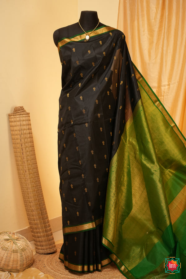 Black-and-Green-Kanjivaram-Handloom-Saree-Anagha-The-Indian-Motif