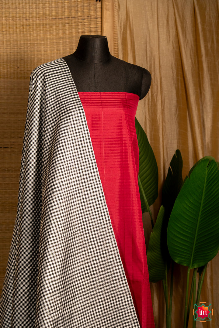 Black-and-White-Checkered-Molkalmuru-Silk-Saree-Chaturanga-7-The-Indian-Motif