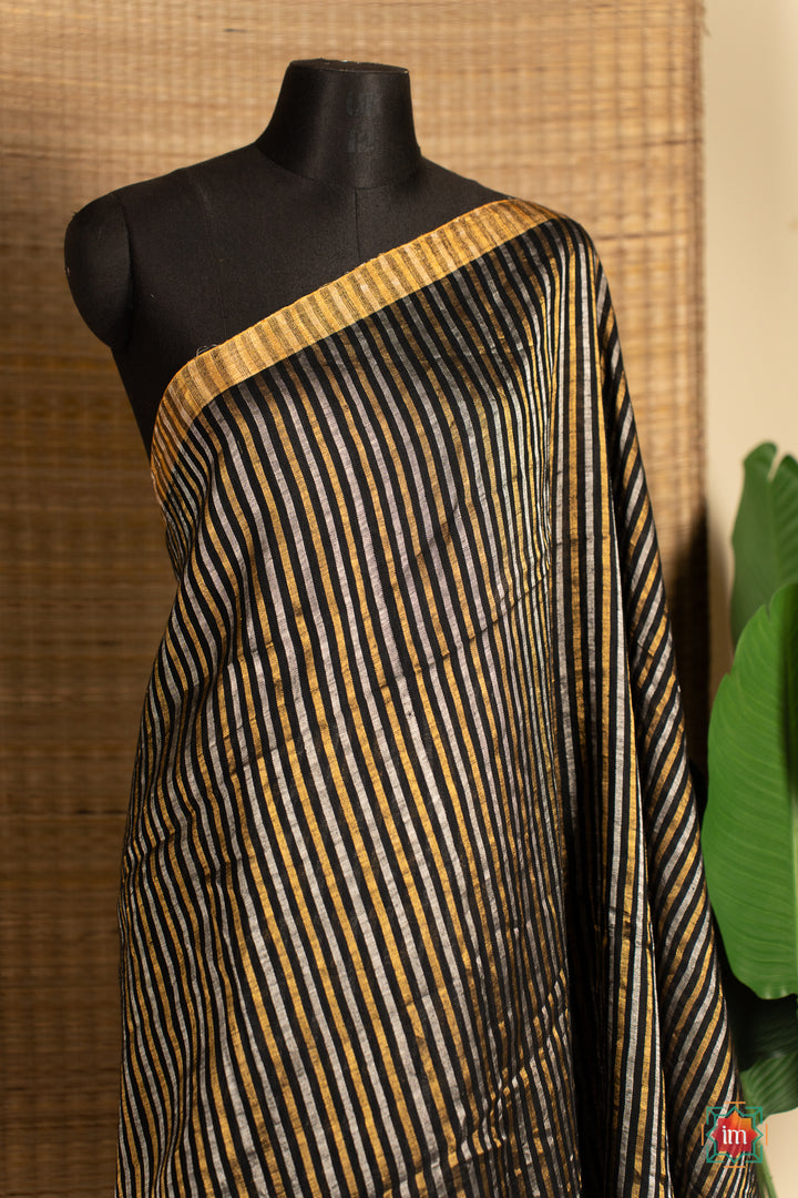 Black-Handwoven-Linen-With-Zari-Saree-Midnight-Rose-1-The-Indian-Motif