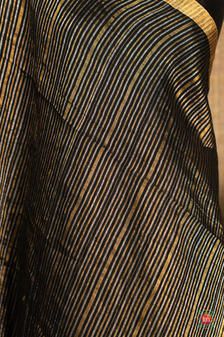 Black-Handwoven-Linen-With-Zari-Saree-Midnight-Rose-3-The-Indian-Motif