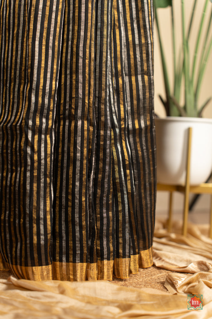 Black-Handwoven-Linen-With-Zari-Saree-Midnight-Rose-5-The-Indian-Motif