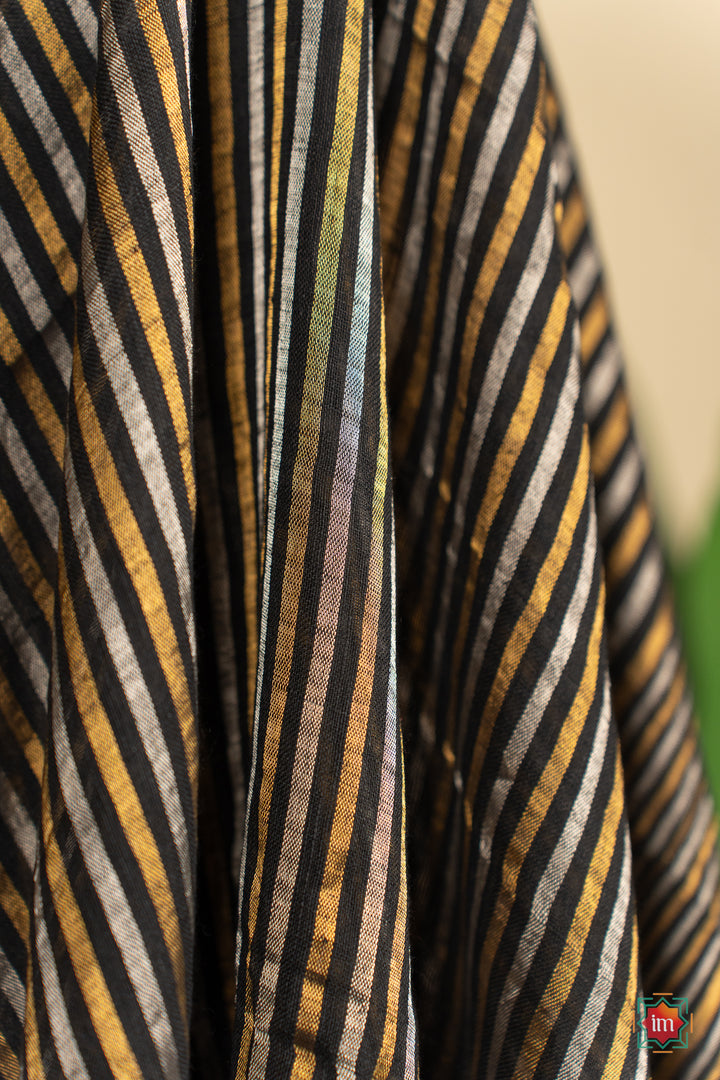 Black-Handwoven-Linen-With-Zari-Saree-Midnight-Rose-6-The-Indian-Motif