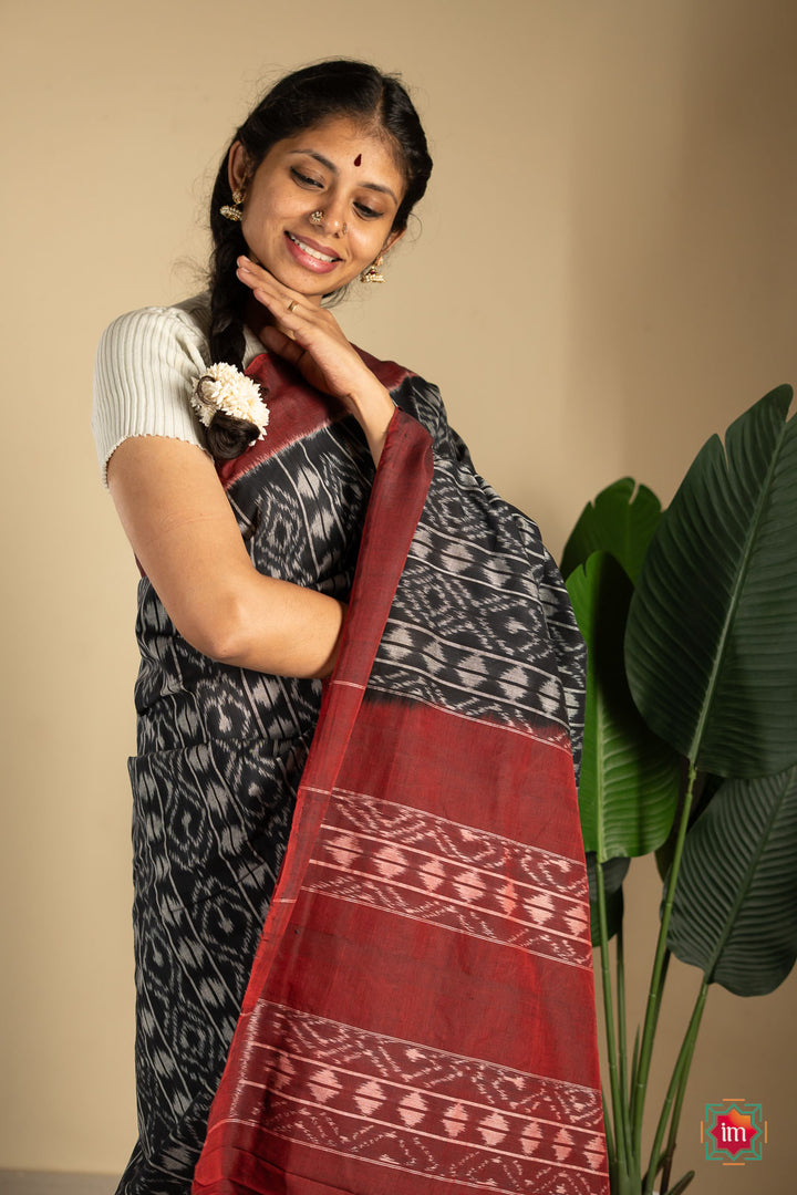Black-With-Red-Pochampally-Ikkat-Cotton-Saree-Wine-Wonder-1-The-Indian-Motif