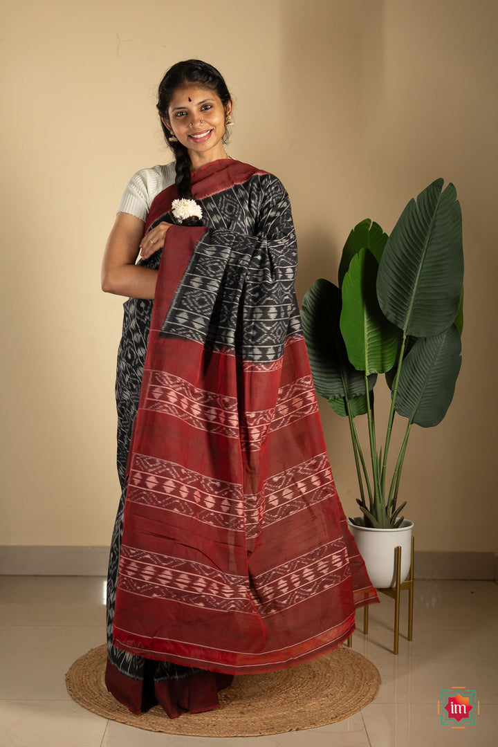 Black-With-Red-Pochampally-Ikkat-Cotton-Saree-Wine-Wonder-3-The-Indian-Motif