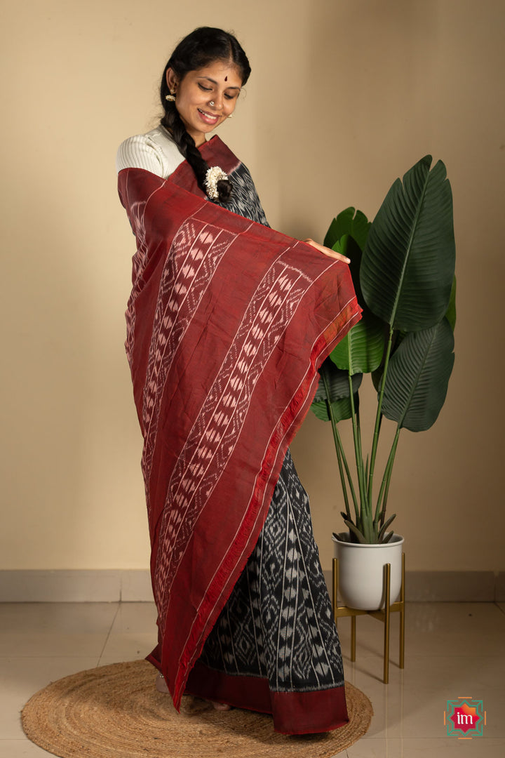 Black-With-Red-Pochampally-Ikkat-Cotton-Saree-Wine-Wonder-4-The-Indian-Motif