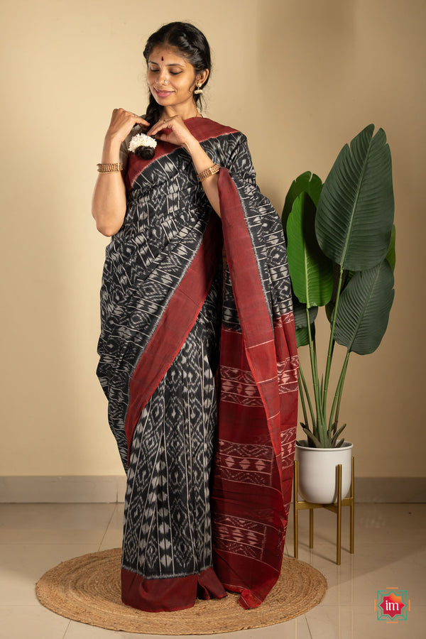 Black-With-Red-Pochampally-Ikkat-Cotton-Saree-Wine-Wonder-The-Indian-Motif