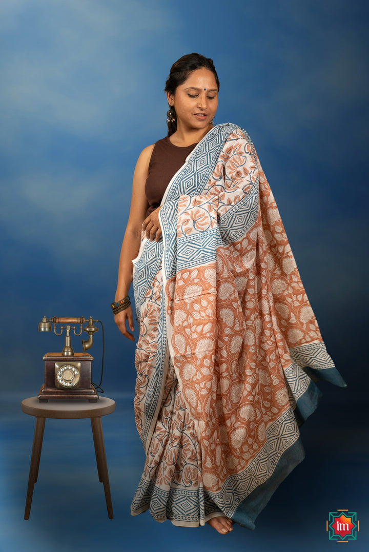 Brown-Floral-Bagru-Handblock-Printed-Mul-Cotton-Saree-Maati-3-The-Indian-motif