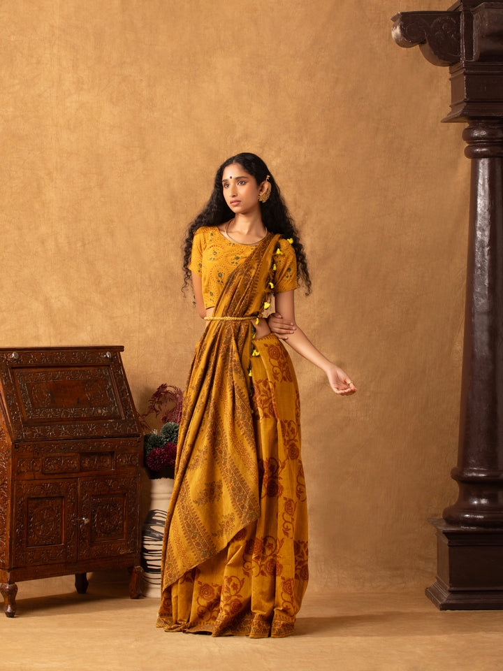 Brown-Floral-Handblock-Printed-Mul-Cotton-Jugalbandhi-Saree-Muddy-Love-2-The-Indian-Motif