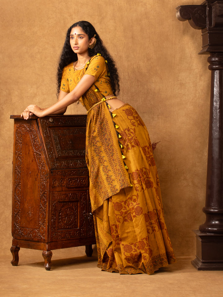 Brown-Floral-Handblock-Printed-Mul-Cotton-Jugalbandhi-Saree-Muddy-Love-3-The-Indian-Motif