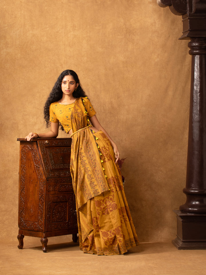 Brown-Floral-Handblock-Printed-Mul-Cotton-Jugalbandhi-Saree-Muddy-Love-4-The-Indian-Motif