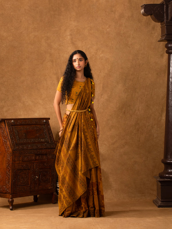 Brown-Floral-Handblock-Printed-Mul-Cotton-Jugalbandhi-Saree-Muddy-Love-The-Indian-Motif