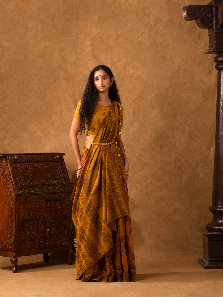Brown-Floral-Handblock-Printed-Mul-Cotton-Jugalbandhi-Saree-Muddy-Love-The-Indian-Motif