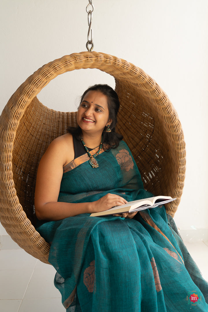 Dark Teal Handwoven Linen Jamdhani Saree Samudra-3-The Indian Motif