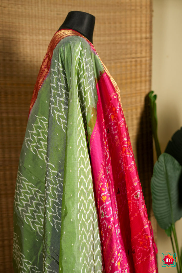 Green-With-Red-Pochampally-Ikkat-Silk-Saree-Sindoora-3-The-Indian-Motif