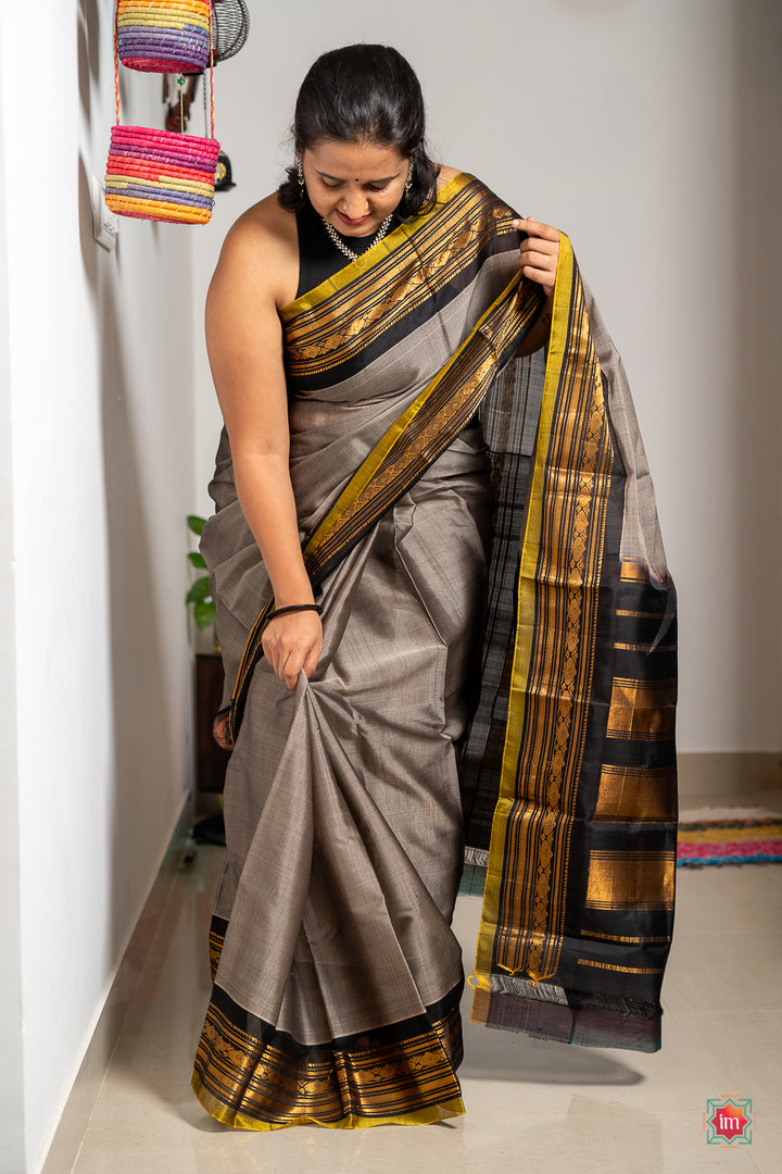 Grey-Handloom-Gadwal-Silk-Cotton -Saree-Megham-4-The-Indian-Motif