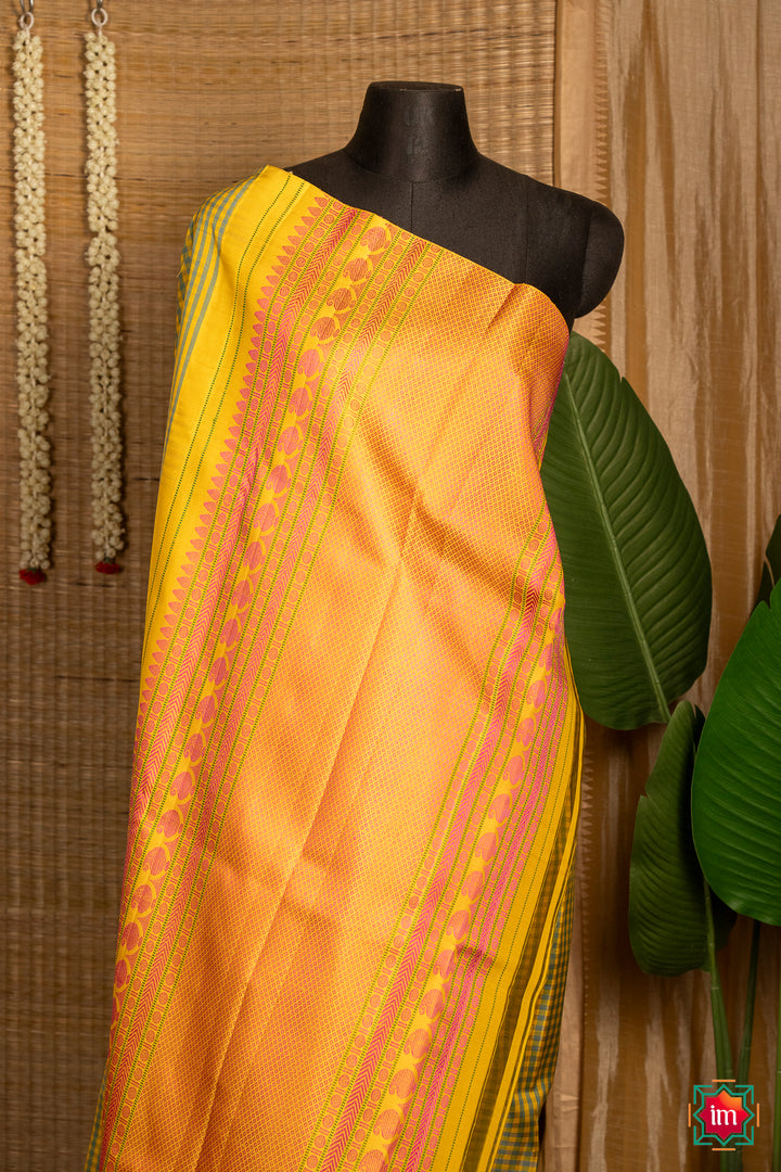 Grey-and-Yellow-Checkered-Molkalmuru-Silk-Saree-Minsaram-2-The-Indian-Motif