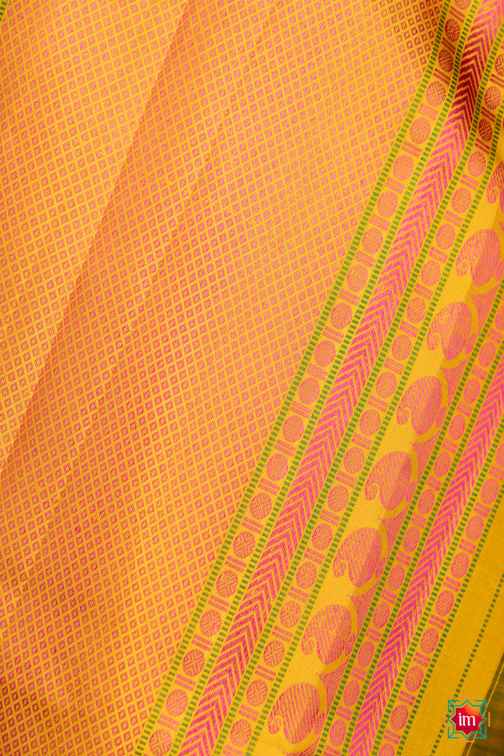 Grey-and-Yellow-Checkered-Molkalmuru-Silk-Saree-Minsaram-5-The-Indian-Motif