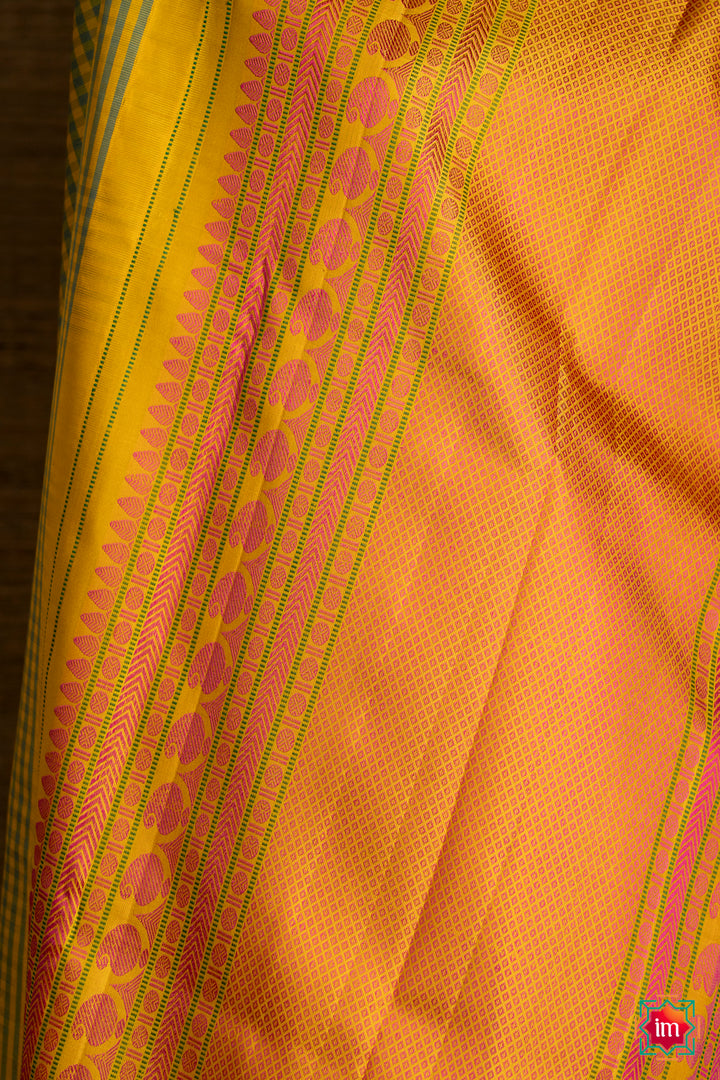 Grey-and-Yellow-Checkered-Molkalmuru-Silk-Saree-Minsaram-6-The-Indian-Motif