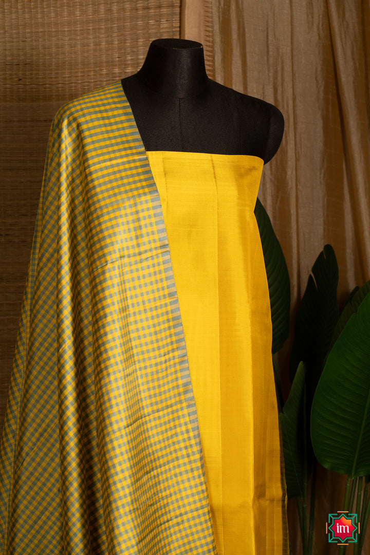 Grey-and-Yellow-Checkered-Molkalmuru-Silk-Saree-Minsaram-7-The-Indian-Motif
