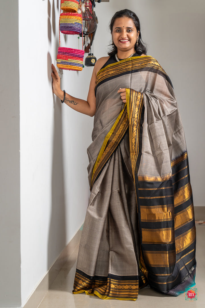 Grey-Handloom-Gadwal-Silk-Cotton -Saree-Megham-The-Indian-Motif