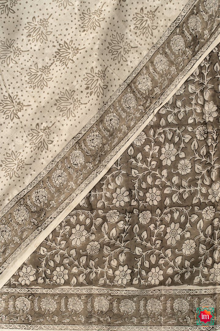 Grey-White-Floral-Bagru-Handblock-Printed-Mul-Cotton-Saree-Ambar-6-The-Indian-motif