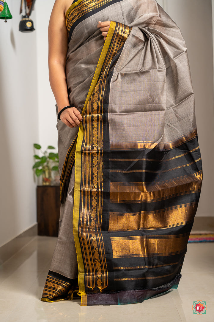 Grey-Handloom-Gadwal-Silk-Cotton -Saree-Megham-6-The-Indian-Motif