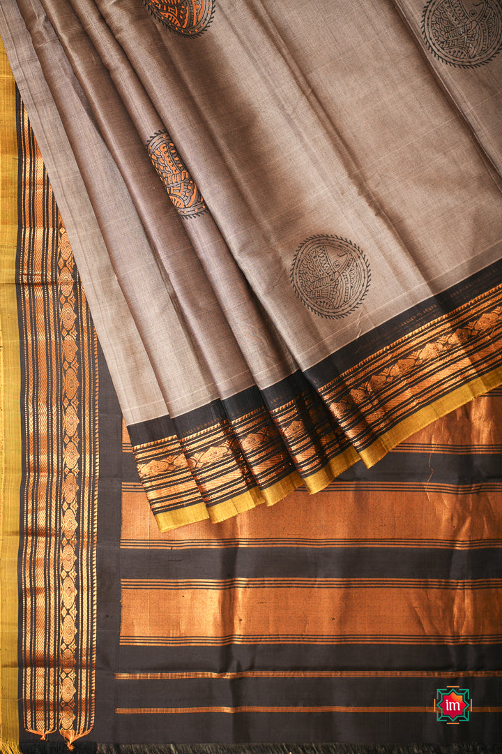 Grey-With-Black-Handloom-Gadwal- Silk-Cotton-Jugalbandhi-Saree-Meenakshi-The-Indian-Motif
