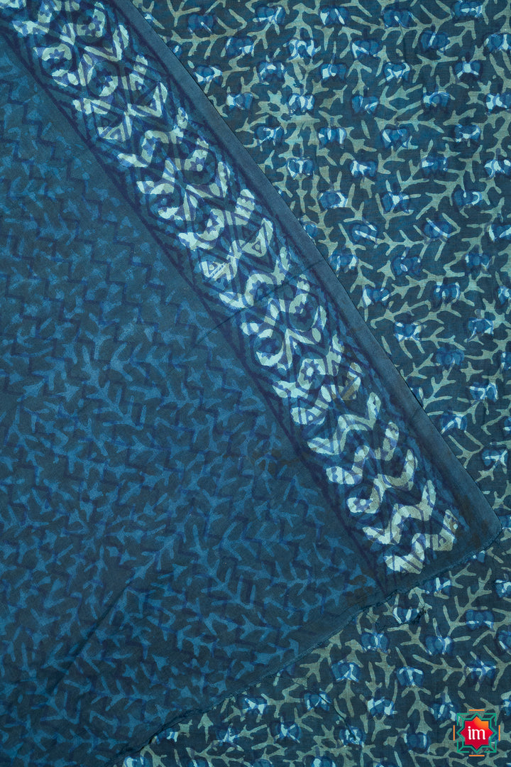 Indigo-White-Floral-Bagru-Handblock-Printed-Mul-Cotton-Saree-Paudha-5-The-Indian-Motif