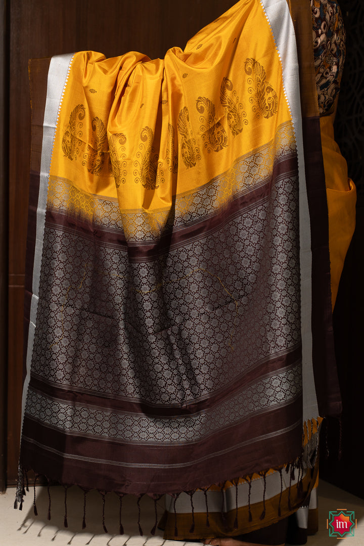 Mustard-Brown-Pure-Silk-Kodiyala-Saree-Swarnam-7-The-Indian-Motif