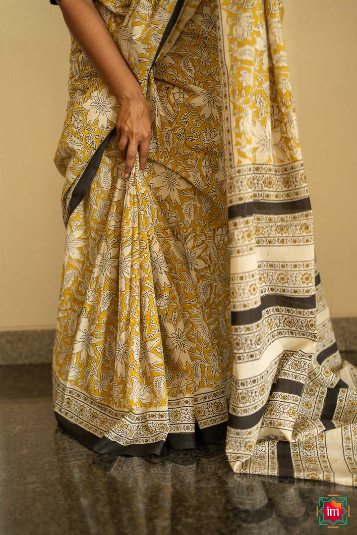 Mustard-Floral-Bagru-Handblock-Printed-Mul-Cotton-Saree-6-The-Indian-Motif
