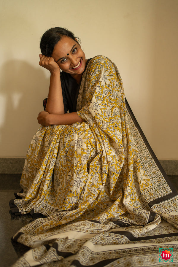 Mustard-Floral-Bagru-Handblock-Printed-Mul-Cotton-Saree-The-Indian-Motif