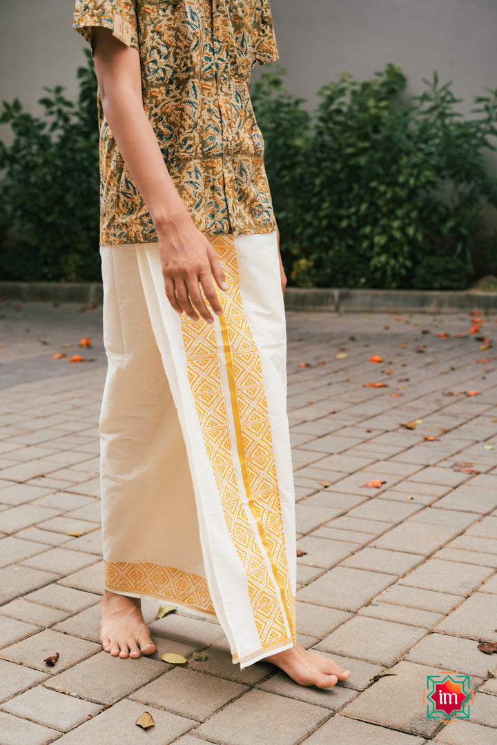 Onam-Geometric-Handblock-Mens-Dhoti-Kalikalam-2-The-Indian-Motif