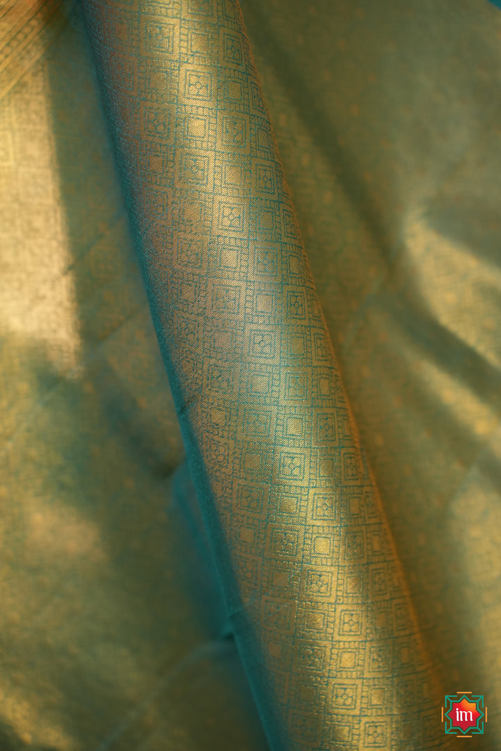 Pink-With-Blue-Kanjivaram-Handloom-Saree-Ananya-7-The-Indian-Motif
