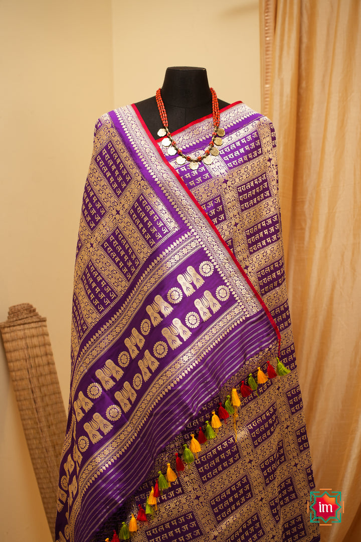 Purple-Banarasi-Handloom-Aksharamala-Motif-Saree-3-The-Indian-Motif