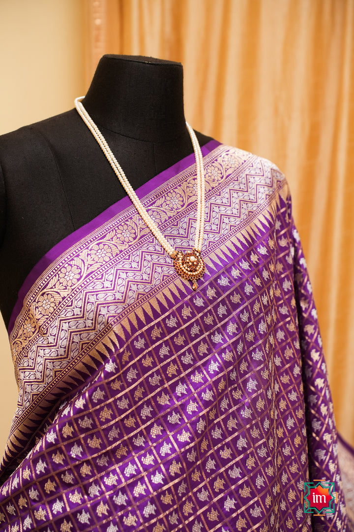 Purple-Banarasi-Handloom-Vintage-Antique-Zari-Saree-12-The-Indian-Motif