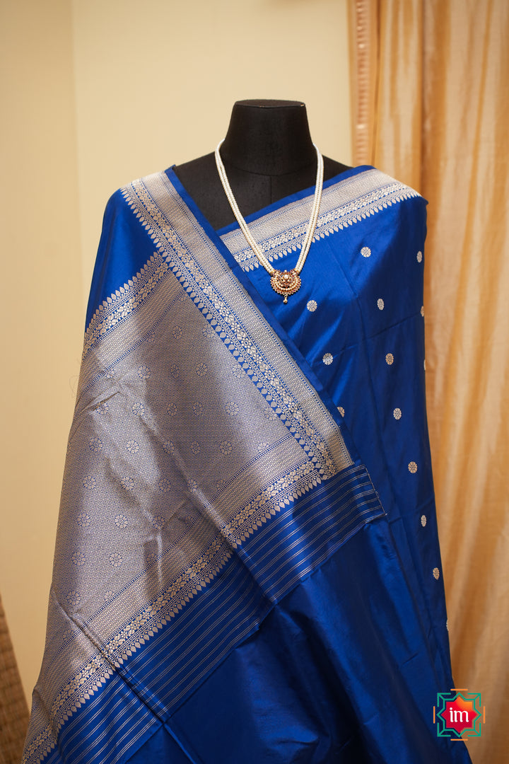 Royal-Blue-Banarasi-Katan-Silk-Handloom-Saree-with-Silver-Zari-Buttas-2-The-Indian-Motif