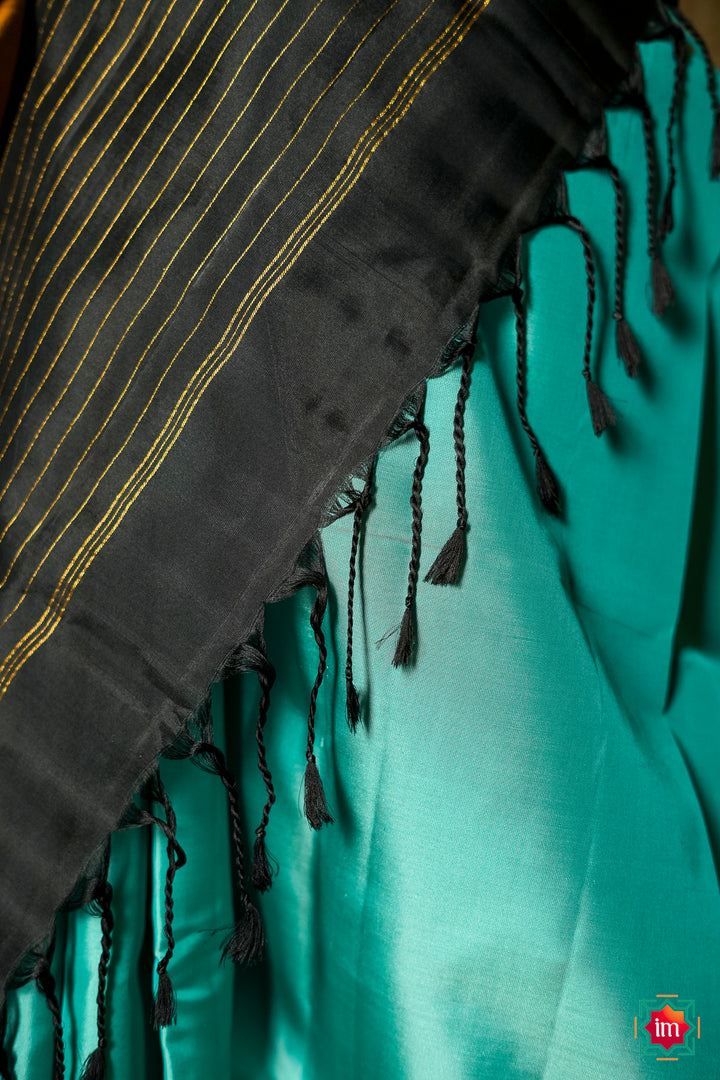 Turquoise-With-Black-Soft-Silk-Handloom-Saree-Jheel-4-The-Indian-Motif