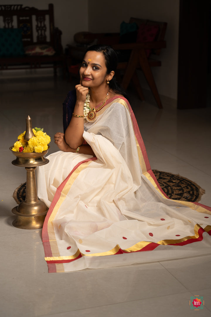 White-Kasavu-Red-Motif-Zari-Border -Handloom-Saree-Nilavu-3-The-Indian-Motif
