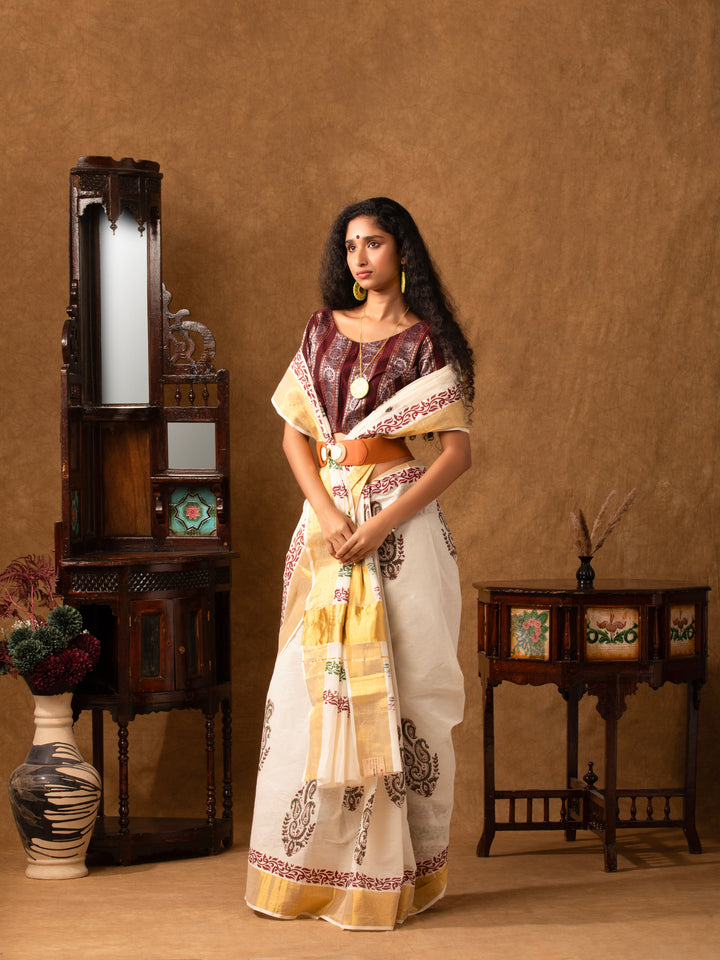 White Kasavu Paisley Motif Zari Border Jugalbandhi Saree Thamburaati-2-The Indian Motif